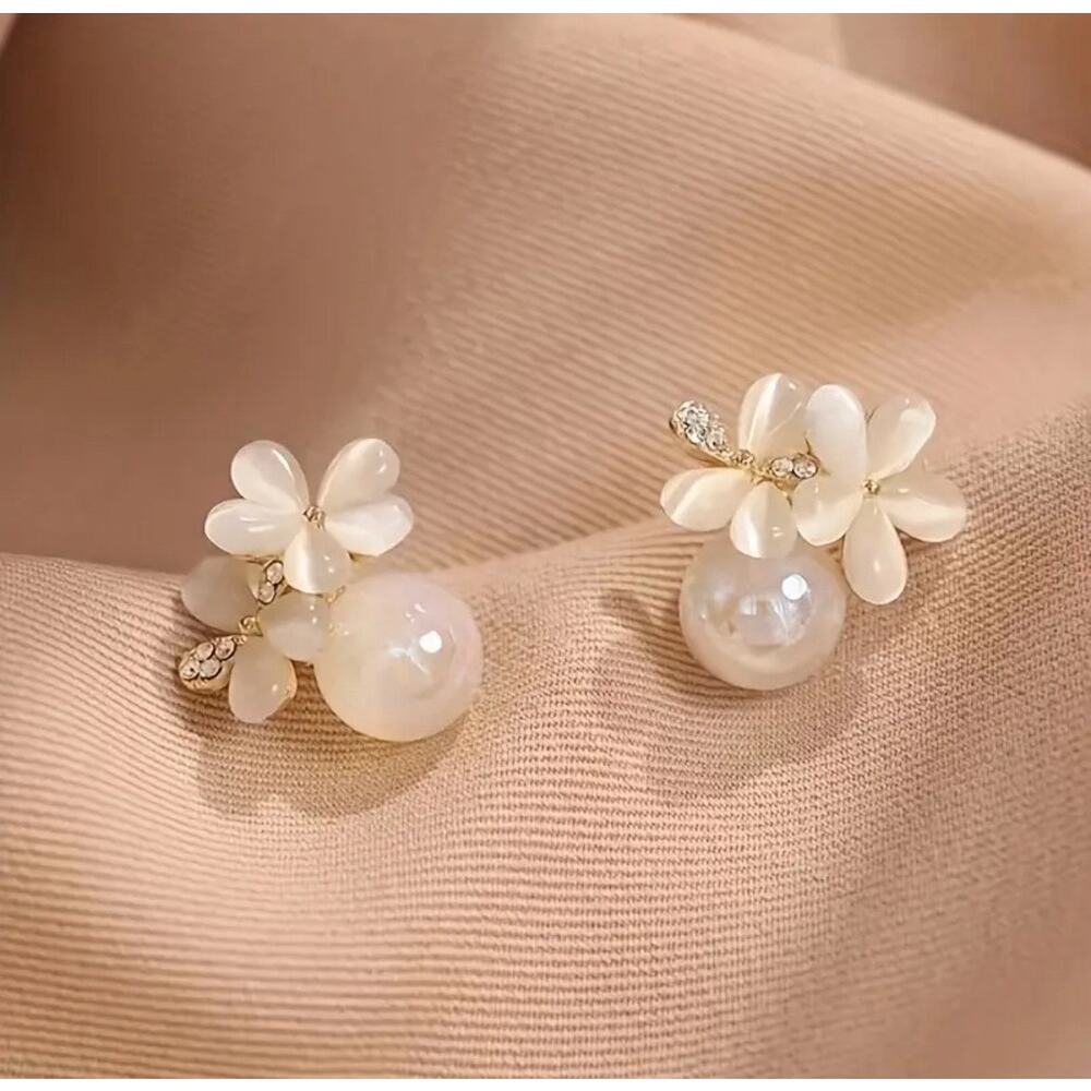 Bouquet Floral Pearl Style Flower Stud Earrings - 925 Silvery Post, Casual Gift